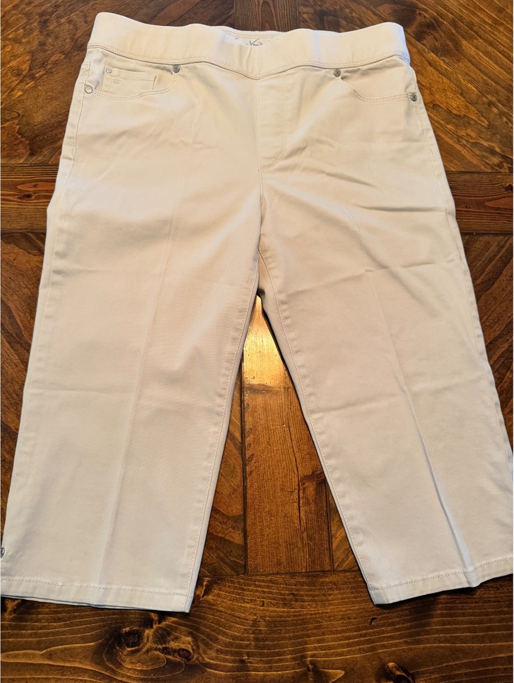 Gloria Vanderbilt Avery All-Around Slimming Effect White Capri Pants size 10
